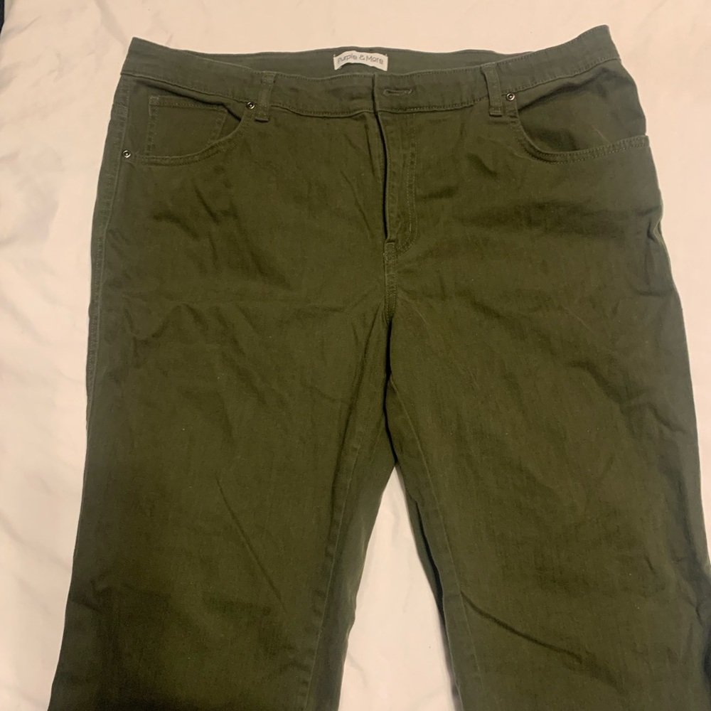 Purple & More 5 pocket Capri Pants